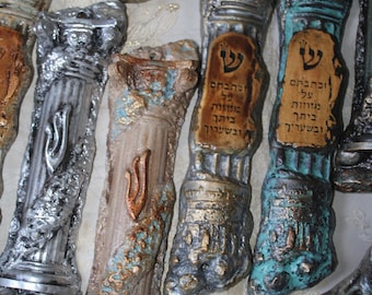 Mezuzá de piedra hecha a mano: decoración judía única para el hogar