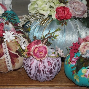 Handmade Shabby Chic Pumpkins: Thanksgiving Table Decor