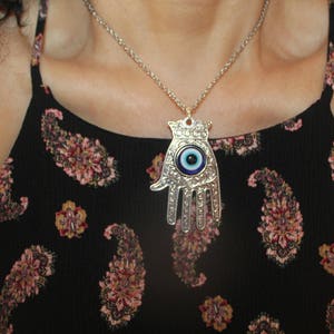 Collier Hamsa, de mauvais oeil, Bronze Hamsa, Hamsa charme collier, collier de charme grand Hamsa