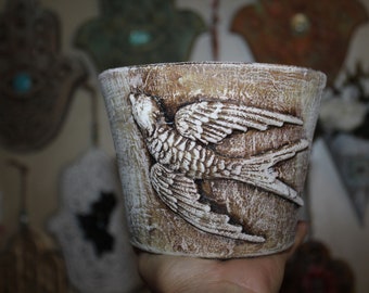 Handgjord terrakottaplanter: Dekorativ fågeldesign (18 x 15 cm)