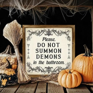 Gothic Wooden Wall Sign – “Do Not Summon the Devil” Funny Bathroom Plaque, Black Humor Halloween Home Decor