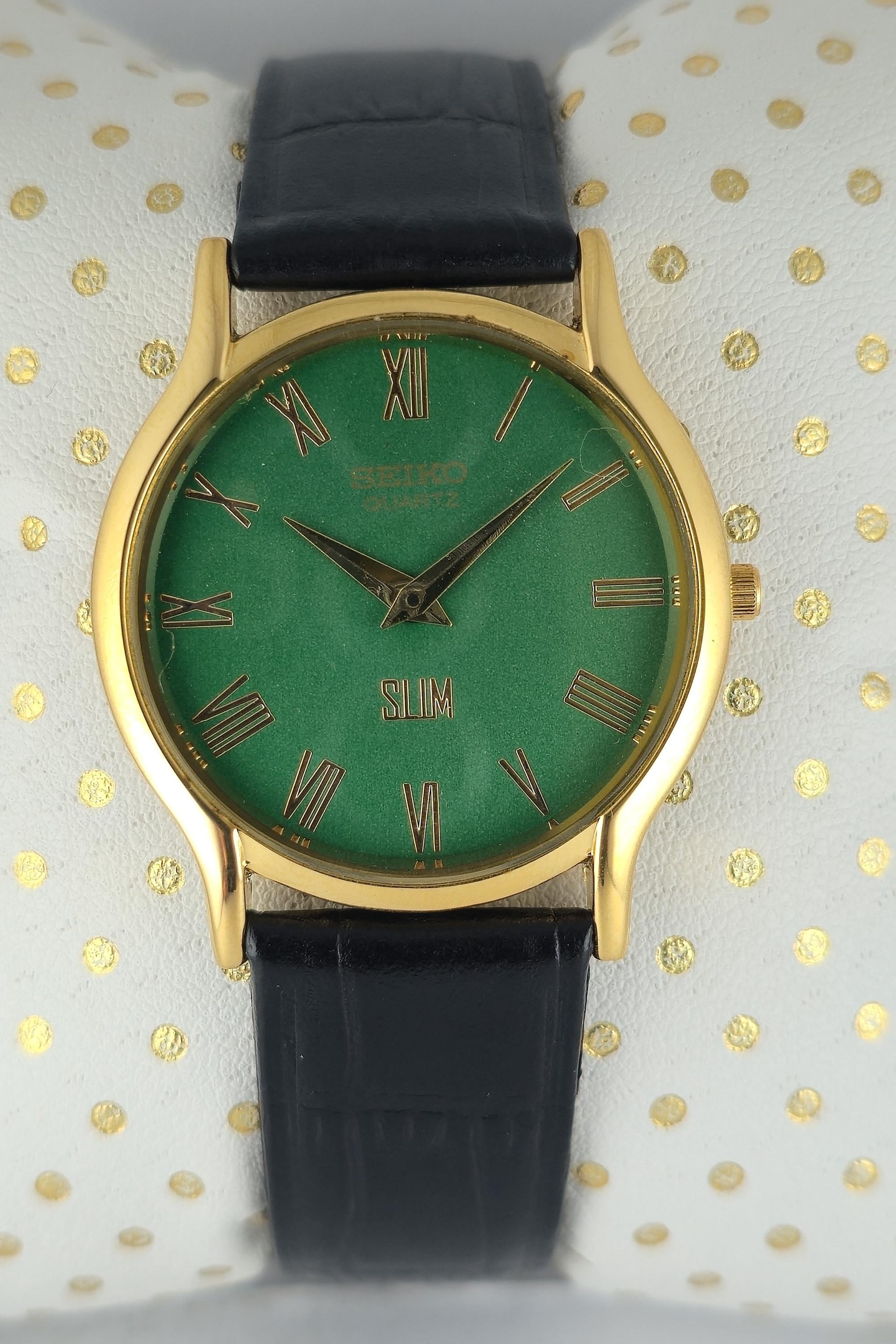 Working Seiko Slim Men Tank Style Green Dial Quartz Wristwatch - Leather Band - Round Shape