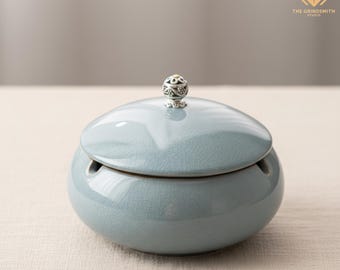 Hand-Polished Ceramic Ashtray with Crackle Glaze and Filigree Lid | High-Fired Decorative Tray for Smoking, Keepsakes and Multi-Scene Use