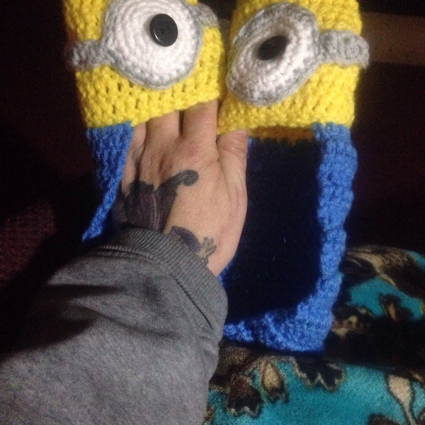 mens minion slippers