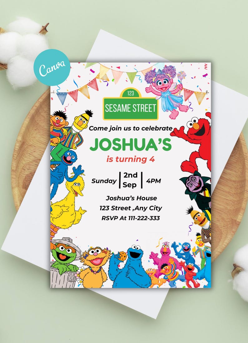 Pu&ograve; includere: Un colorato invito di compleanno a tema Sesame Street. Il design presenta vari personaggi, il testo "JOSHUA'S is turning 4" e i dettagli dell'evento. L'invito &egrave; decorato con coriandoli e uno striscione.