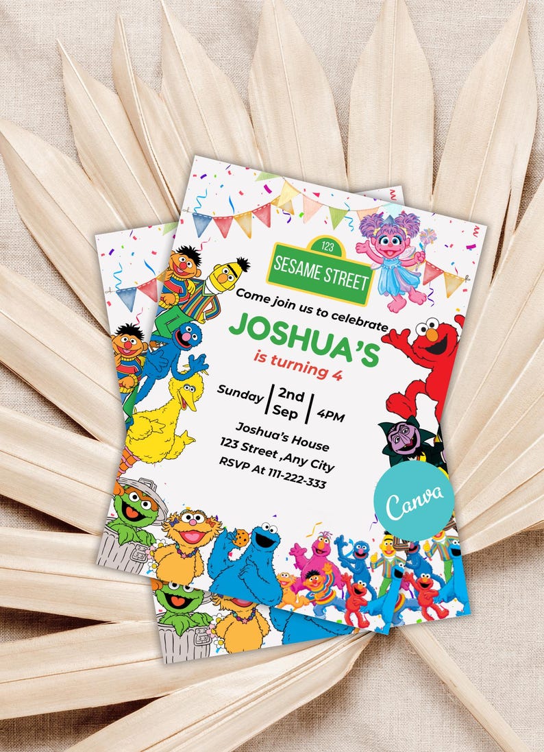 Pu&ograve; includere: Due inviti per una festa di compleanno a tema Sesame Street. Gli inviti presentano illustrazioni colorate dei personaggi di Sesame Street, coriandoli e il testo "Unisciti a noi per festeggiare i 4 anni di Joshua".