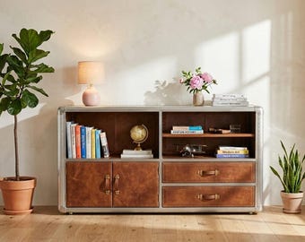 Librería Aviator, aluminio martillado a mano, estante para oficina en casa con un cajón.