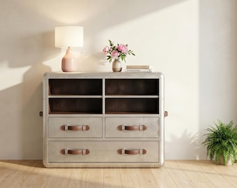 Librería Aviator, aluminio martillado a mano, estante para oficina en casa con dos cajones.