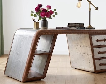 Vliegervleugelbureau met leren accenten Handgemaakt aluminium directiebureau Industrieel luchtvaartkantoormeubilair