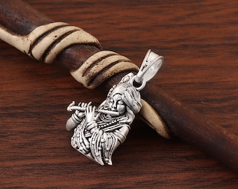 フルーティング加工のクリシュナ スターリングシルバーペンダント