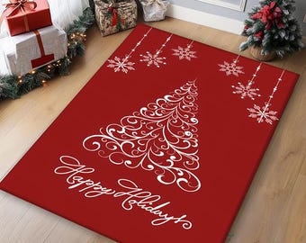 以下が含まれることがあります： 赤い長方形のクリスマスラグ。白い様式化されたクリスマスツリーのデザインと、筆記体で「Happy Holidays！」の文字が描かれています。白い雪の結晶がラグの上部から吊り下げられています。ラグは木製の床に置かれています。