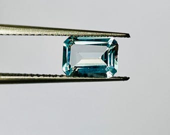 Sky Blue Aquamarine Gemstone: 1.05 Carat Baguette Cut Loose Stone