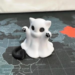 Mini Ghost Kitten Figurine – Cute Halloween Cat Decoration – Spooky Desktop Ornament Gift