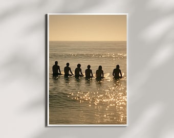 Affiche de surf vintage, silhouettes de surfeurs au coucher du soleil dans l'océan, tableau mural d'art de surf rétro avec ambiance californienne, cadeau pour lui