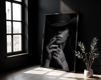 Portrait de cow-boy noir et blanc, photographie western femme avec chapeau, art mural enfumé, affiche monochrome mystique, affiche de film, rétro