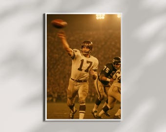 Affiche vintage de football américain – Scène rétro de lancer de quarterback dans le stade, art mural sportif classique pour fans et collectionneurs