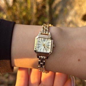 Vintage Style Elegant Gold Rectangle Dial Women’s Wristwatch