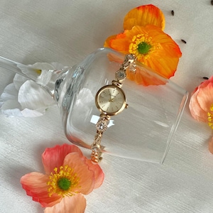 Vintage Style Gold Women&#39;s Wristwatch – Crystal Bracelet Watch, Elegant Gift Option