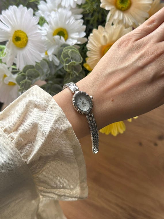 Vintage Silver Bracelet Watch for Women – Elegant Oval Dial, Minimal Jewelry Watch