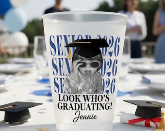 Spersonalizowany, spersonalizowany, matowy kubek z okazji ukończenia szkoły ze zdjęciem, zobacz, kto ukończył szkołę, kubek dla absolwentów z 2026 r., kubek dla absolwentów z 2026 r., matowy plastikowy kubek dla absolwentów, prezent w postaci kubków