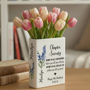 Spersonalizowany ceramiczny wazon na książkę z motywem kwiatowym z miesiąca urodzenia, wazon na książkę z rozdziału siedemdziesiątego, spersonalizowany wazon na książkę urodzinową, prezent na 70. urodziny, prezent dla mamy