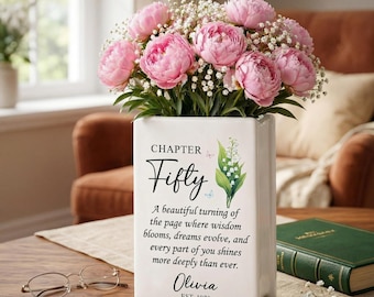 Spersonalizowany wazon ceramiczny z książką na 50. urodziny z motywem kwiatowym, prezent dla niej z okazji pięćdziesiątego rozdziału, spersonalizowany wazon z książką imienną, prezent na Dzień Matki dla mamy