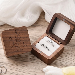 Scatola portafedi in legno personalizzata per cerimonia nuziale, portafedi quadrato, fidanzamento, anniversario, scatola regalo per gioielli incisa per il compleanno della persona amata