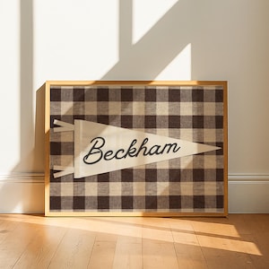 Letrero con banderín personalizado, impresión personalizada con nombre de bebé, arte de pared vintage para habitación infantil, decoración de habitación infantil a cuadros, sala de juegos retro, descarga digital