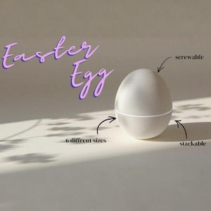 Könnte beinhalten: Ein weißes, verschraubbares, stapelbares Osterei. Das Ei wird in einem Studio mit dem Text "Easter Egg" in lila Schrift gezeigt. Das Bild zeigt auch, dass das Ei in 6 verschiedenen Größen erhältlich ist.