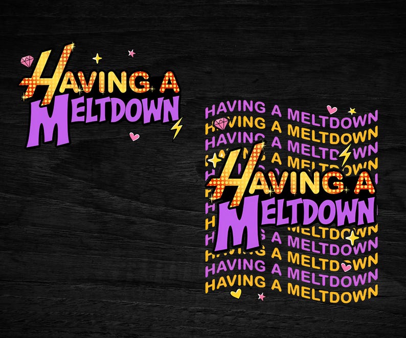Puede incluir: Dos dise&ntilde;os con la frase "Having a Meltdown" en una fuente juguetona y colorida. El texto es principalmente morado y amarillo, con elementos decorativos como corazones, estrellas y rayos. El fondo es de vetas de madera oscura.