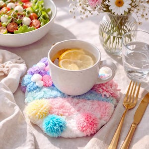 Pastelkleurige mosonderzetterset: knutselset pom pom met sluiting