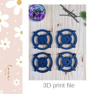 Pode incluir: Quatro grelhas circulares de queimador de fogão em azul escuro dispostas em formação quadrada. Cada grelha apresenta um cubo central com quatro braços radiantes que se estendem para um anel externo. O texto 3D print file é visível abaixo.