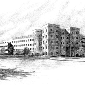 Peut inclure: Dessin au stylo et encre détaillé d'un complexe de bâtiments à plusieurs étages. L'architecture présente de nombreuses fenêtres et une façade texturée. Des arbres et des aménagements paysagers sont visibles au premier plan, avec un plan d'eau devant le bâtiment.