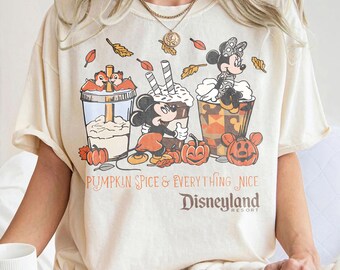 Kürbis Gewürz Herbst Shirt, Halloween Disney Shirt, Mickey Minnie Herbst T-Shirt, gemütliches Halloween Shirt, süßes Herbst Grafik Shirt