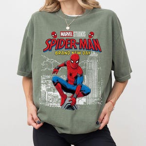 Vintage Spider-Man Brand New Day Shirt, Retro Marvel Comics Superhero Tee, Bootleg Spiderman City Graphic Top, Amazing Peter Parker Fan Gift zdjęcie 4