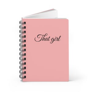 Cuaderno de espiral That Girl / Cubierta rosa con tipografía cursiva, cuaderno motivacional