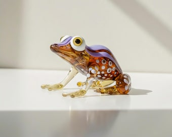 Handmade Murano Golden Glass Art Frog Figurine: Miniature Blown Animal Sculpture.