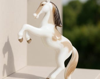 Murano Glass Art White Horse Figurine: Blown Glass Animal Sculpture For Gifts