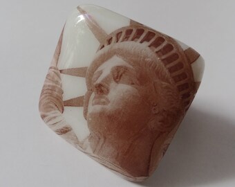 Statue of liberty knob - Fused glass - NYC