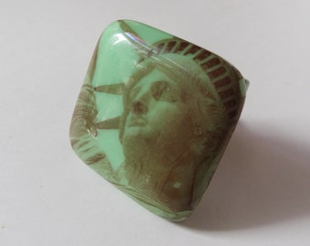 Statue of liberty knob - Fused glass - NYC