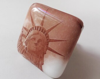 Statue of liberty knob - Fused glass - NYC - White art glass