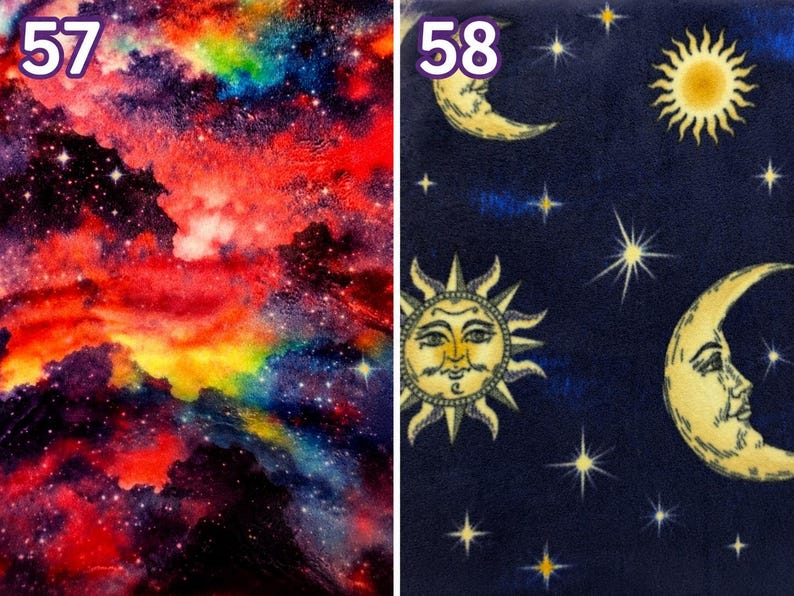 Puede incluir: Dos muestras de tela etiquetadas 57 y 58. La muestra 57 presenta un estampado de galaxia vibrante con nubes arremolinadas de color rojo, naranja, amarillo, azul y morado salpicadas de estrellas blancas. La muestra 58 muestra un fondo azul oscuro.