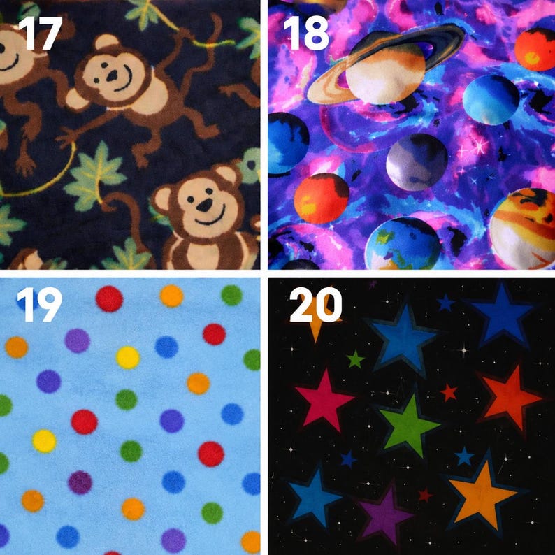 Puede incluir: Un collage de cuatro patrones de tela: 17 presenta monos marrones sobre un fondo oscuro con hojas verdes; 18 muestra una escena espacial colorida con planetas y estrellas; 19 muestra lunares multicolores sobre azul claro; 20 tiene estrellas sobre negro.