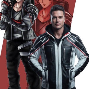 Può includere: Giacca in pelle nera e bianca con dettagli rossi, indossata da un uomo. La giacca ha chiusura con cerniera, tasche e strisce bianche. Due illustrazioni in stile anime di un personaggio con abiti simili sono sullo sfondo.
