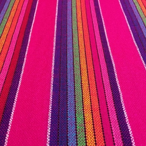 Mexicano Nantli Magenta w rayas arco iris contorno negro Envoltura 5,5 yardas Portabebés