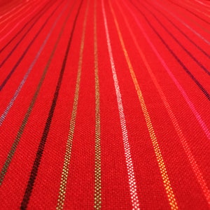 Rojo Namaka Mexicano con Rayas de Colores Arco Iris enVolver en Portabebés de 5,5 yardas