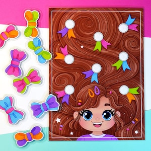 以下が含まれることがあります： 様々な色のリボンで飾られた、長い茶色の髪の女の子のカラフルなイラスト。ピンク、オレンジ、緑、青の色合いの緩いリボンがいくつか含まれています。女の子は大きな青い目を持ち、微笑んでいます。背景はピンクと青の混合です。