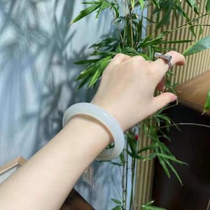 Gema de cristal curativo natural, brazaletes de jadeíta blanca, elegante piedra de jadeíta natural translúcida auténtica, auténtico brazalete de jadeíta de la suerte.