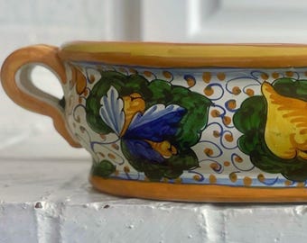 Tigela vintage italiana de majólica com duas alças, pintada à mão, feita na Itália, peça central de cerâmica, decoração mediterrânea toscana, tigela decorativa.