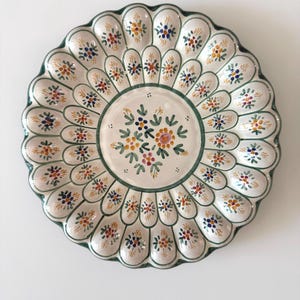 Vintage handbemalte florale Keramikteller - 3er-Set - Dekorative Wandkunst